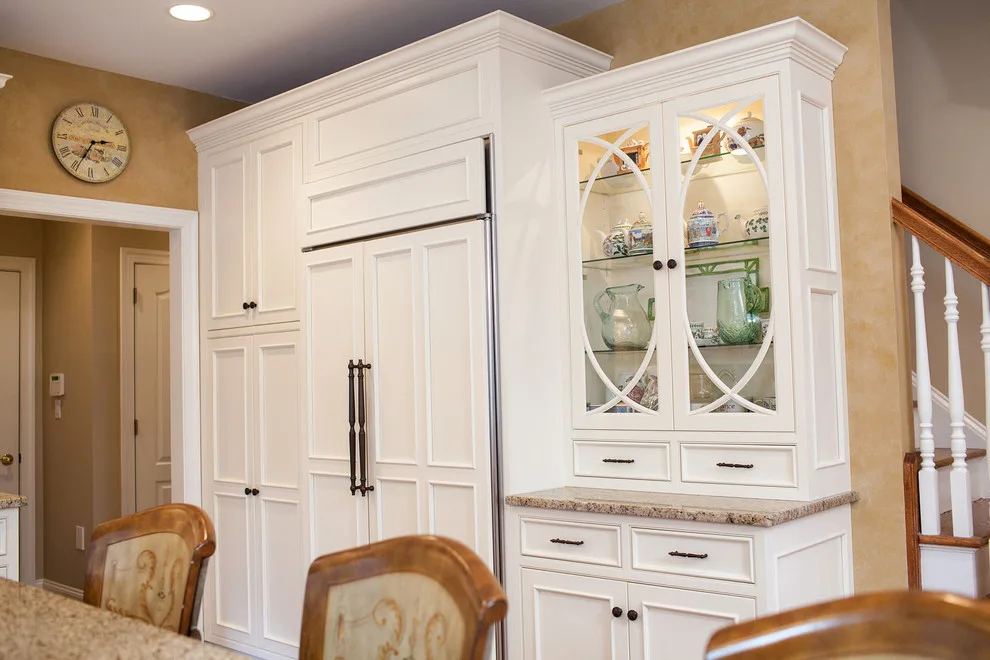Classic Diverse Kitchen by Robinwood Kitchens - Photo 9