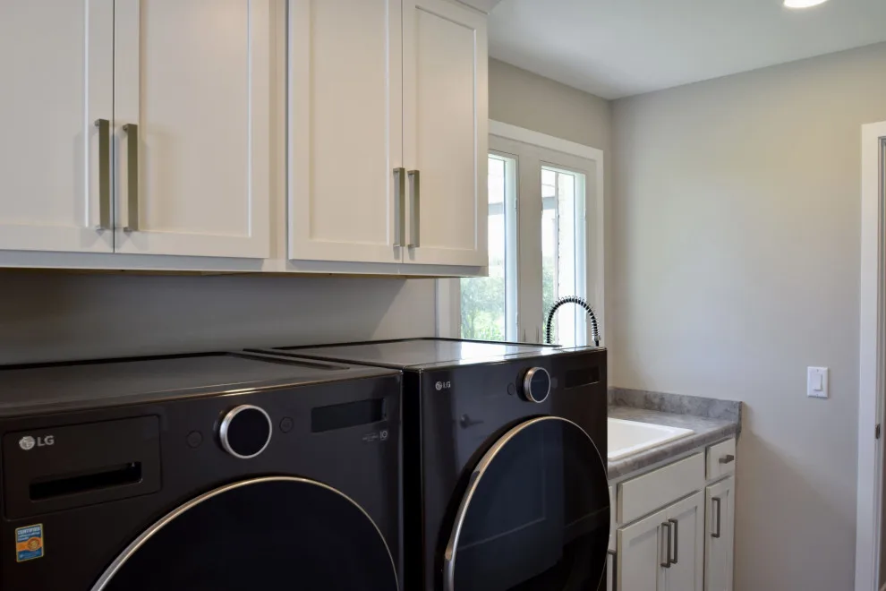 Refresh & Renew: Laundry Space Renovation by Edge Construction - Photo 2