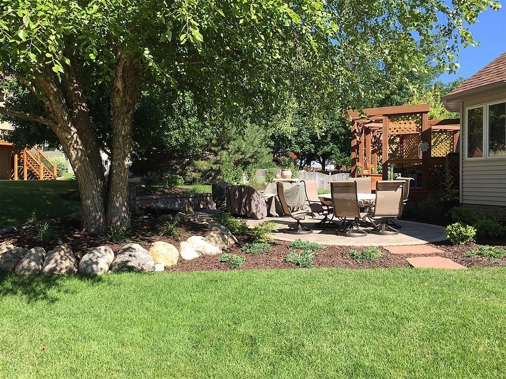 Residential Lawn & Landscaping Projects by Executive Lawn & Landscaping, LLC. - Photo 7