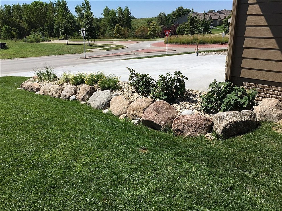 Residential Lawn & Landscaping Projects by Executive Lawn & Landscaping, LLC. - Photo 18