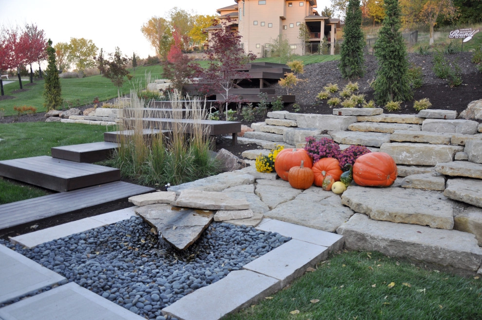 Modern Hillside Entry and Sculpture Garden by Breaking Ground - Photo 2