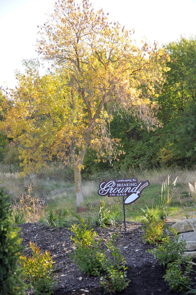 Modern Hillside Entry and Sculpture Garden by Breaking Ground - Photo 8