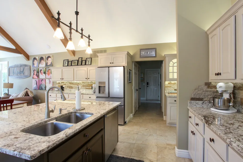 Kitchen Renovation by Miracle Contracting Inc. - Photo 12