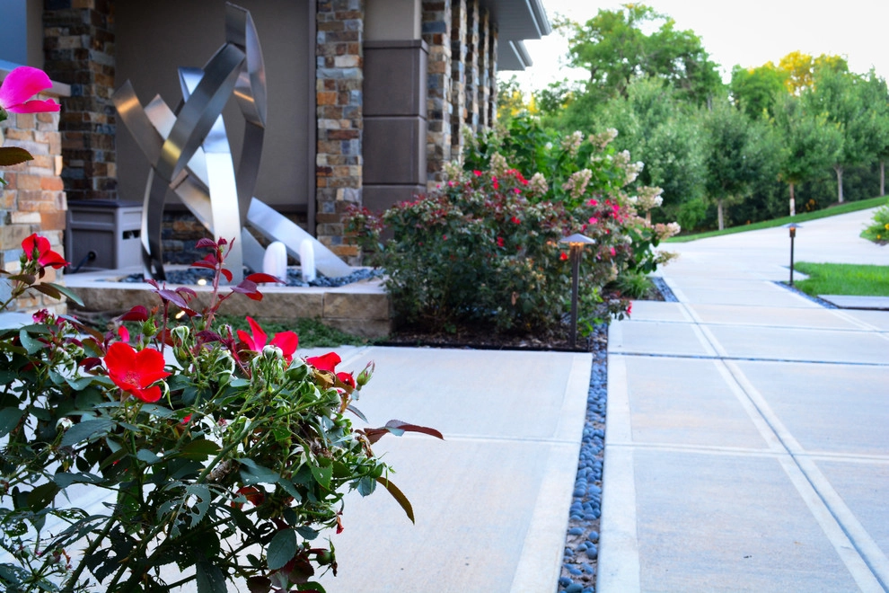 Modern Hillside Entry and Sculpture Garden by Breaking Ground - Photo 9