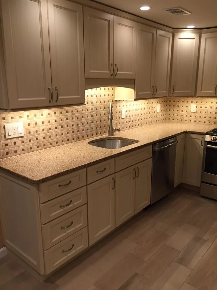 Coram Kitchen Upgrade by Hourglass Home Improvements Inc. - Photo 3