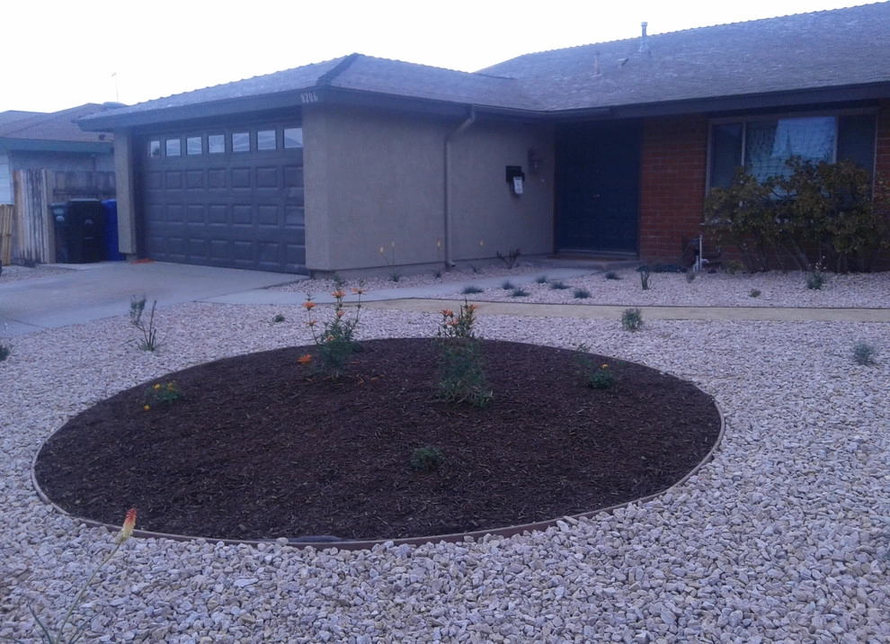 Front yard ideas by GALA Services Inc - Photo 9