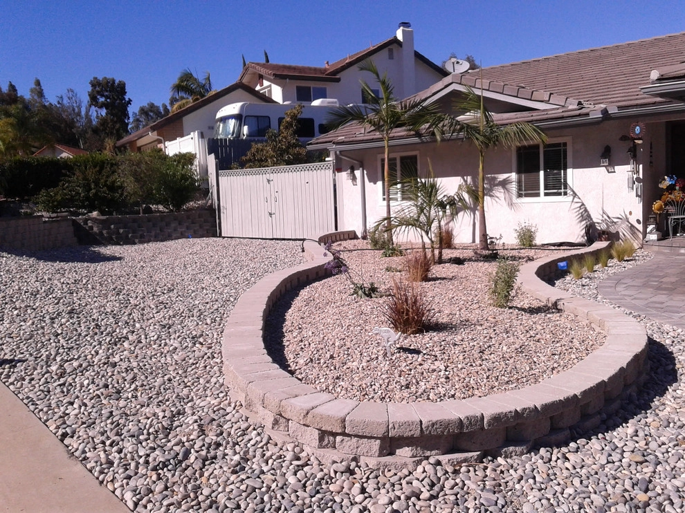 Front yard ideas by GALA Services Inc - Photo 8