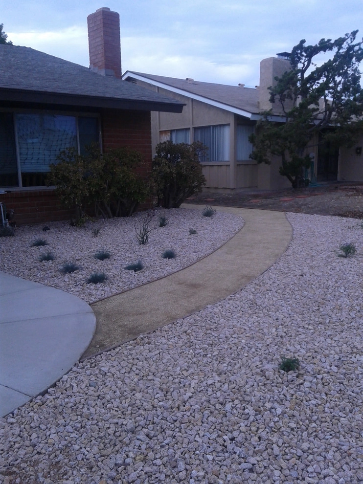 Front yard ideas by GALA Services Inc - Photo 6