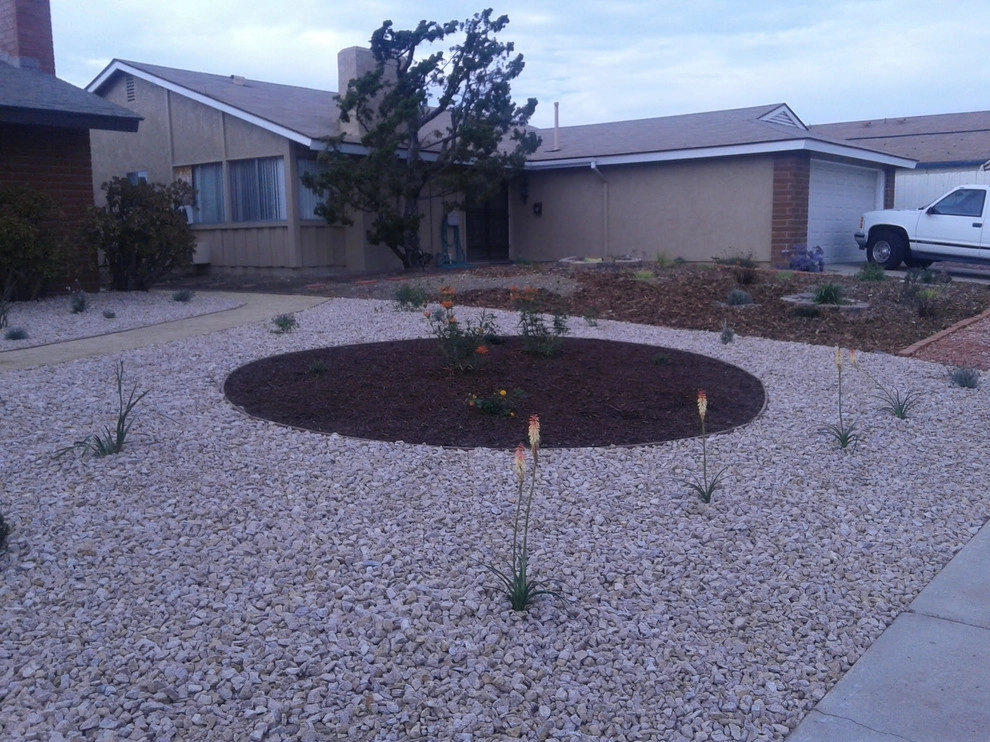 Front yard ideas by GALA Services Inc - Photo 5