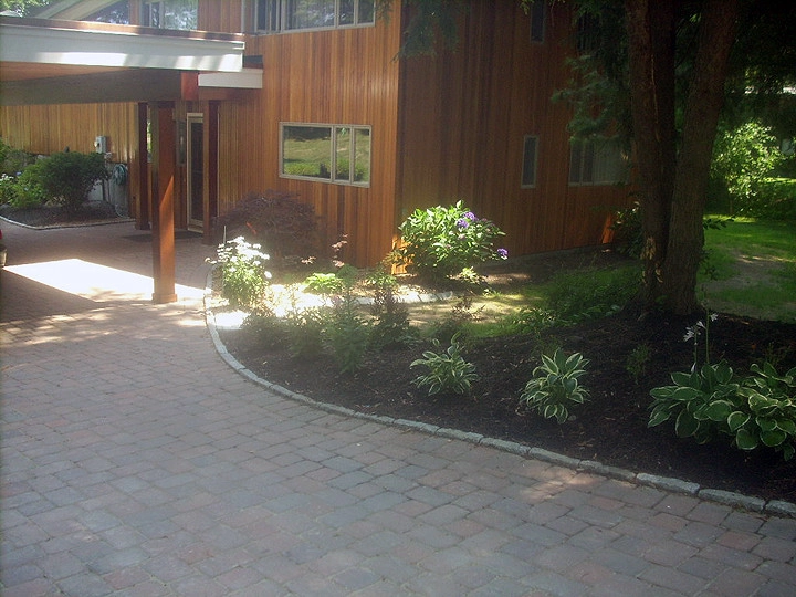 Garden City Landscape - Photo 8