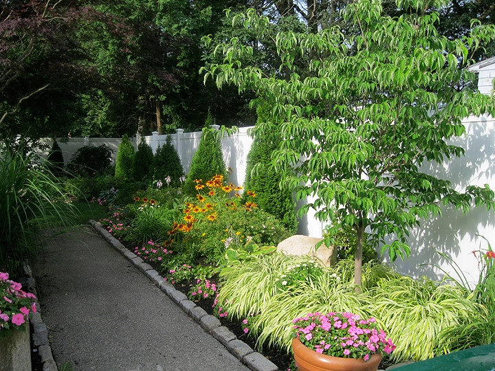 Garden City Landscape - Photo 10