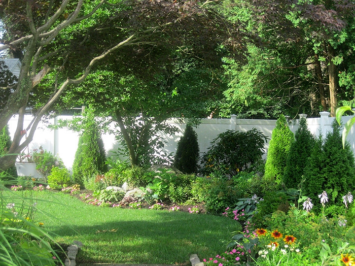 Garden City Landscape - Photo 13