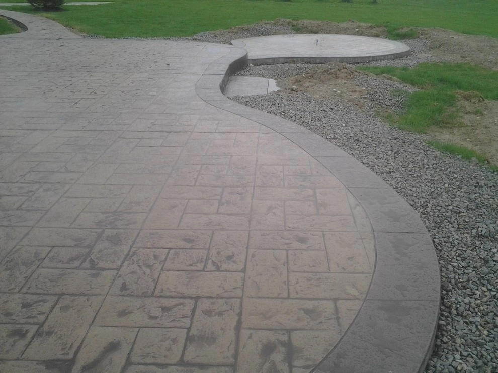 Lewis' Lush Landscape by Garden Of Eden Landscaping Services - Photo 3
