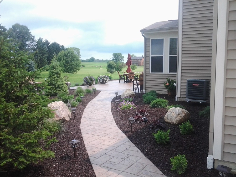 Lewis' Lush Landscape by Garden Of Eden Landscaping Services - Photo 2