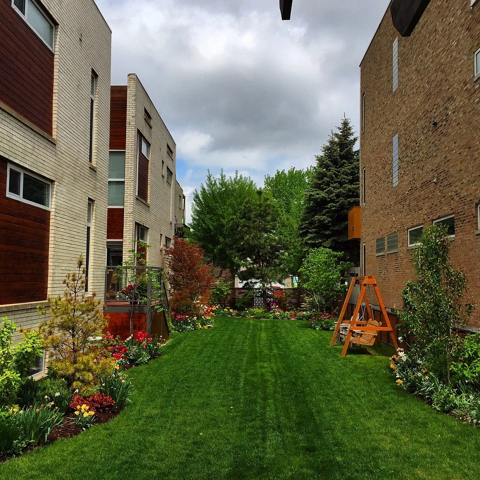 Chicago-Noble Square Side Yard by Brent Riechers Landscape (BRL LANDesign) - Photo 3