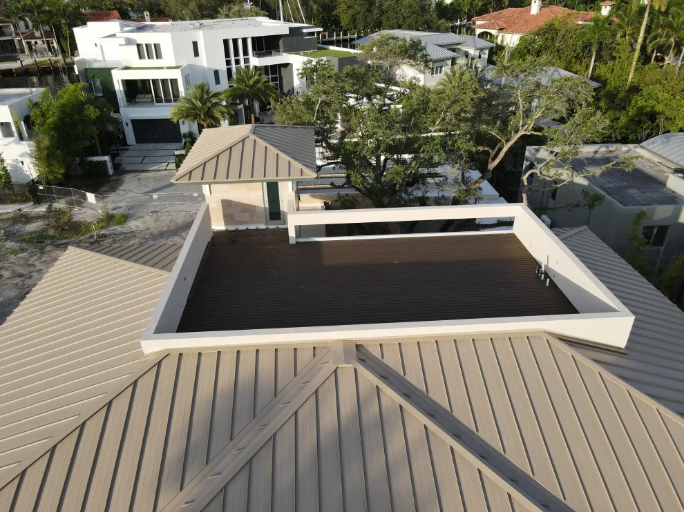 Olas Waterfront Residence by Garza Contractors LLC - Photo 9