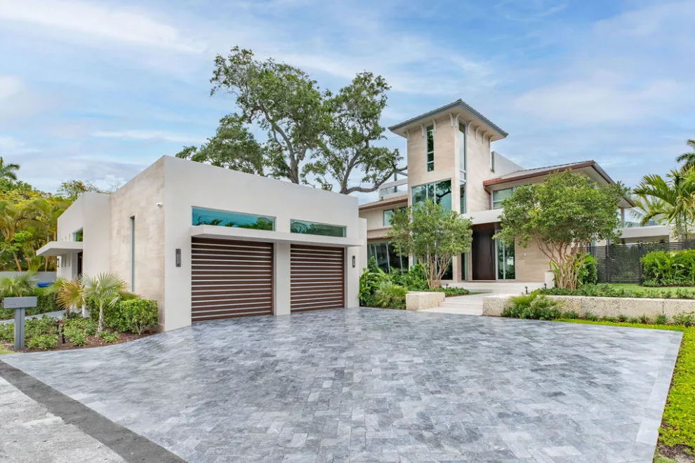 Olas Waterfront Residence by Garza Contractors LLC - Photo 11