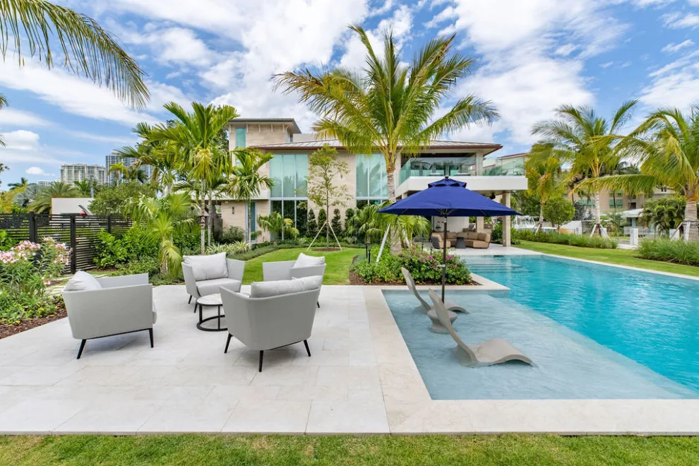 Olas Waterfront Residence by Garza Contractors LLC - Photo 6