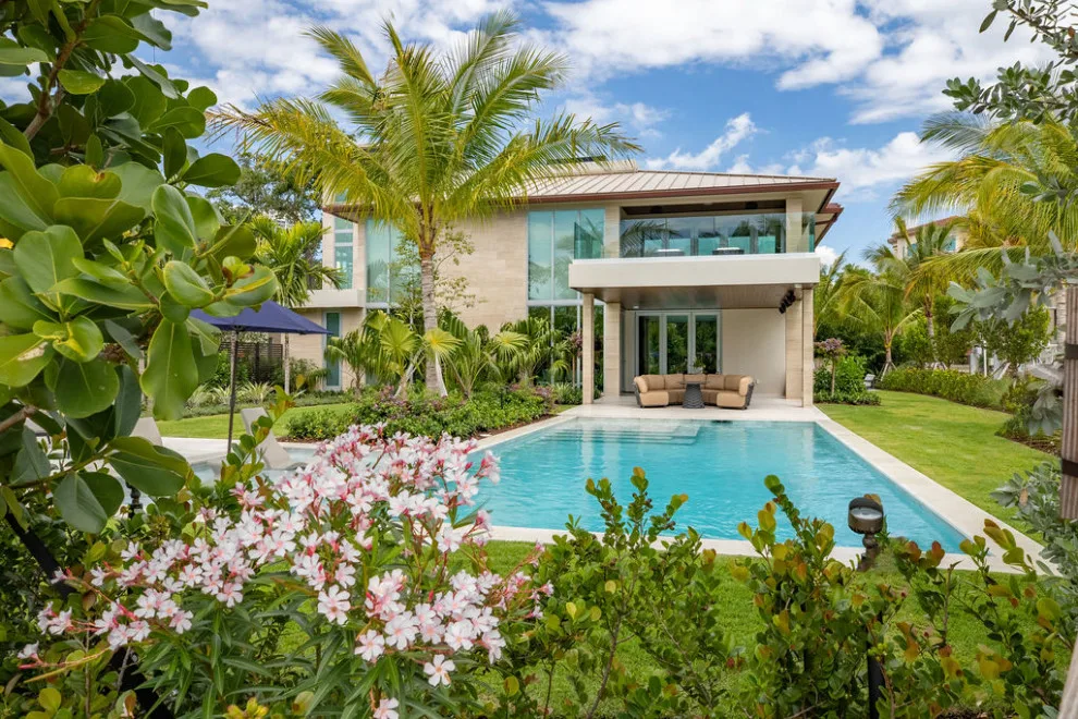 Olas Waterfront Residence by Garza Contractors LLC - Photo 8