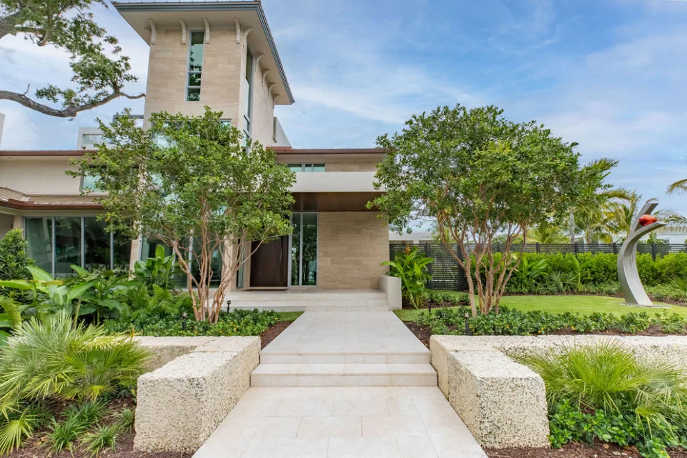 Olas Waterfront Residence by Garza Contractors LLC - Photo 2