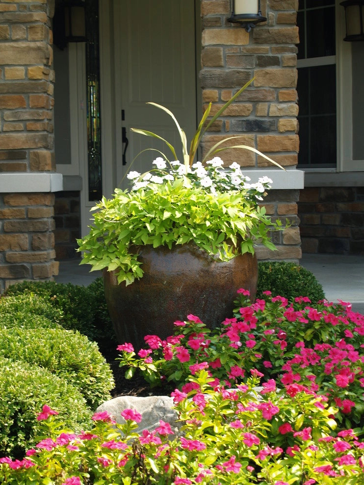 Contemporary Entry Path & Landscape (Triple Crown, KY) by Gilb Landscaping, Inc. - Photo 3