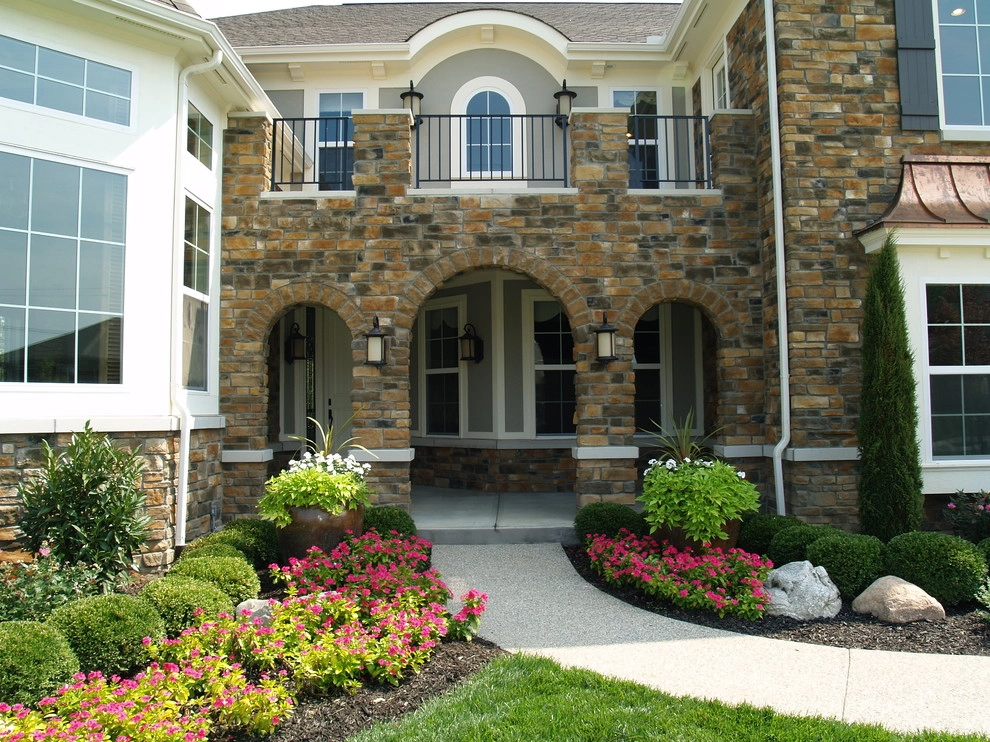 Contemporary Entry Path & Landscape (Triple Crown, KY) by Gilb Landscaping, Inc. - Photo 2