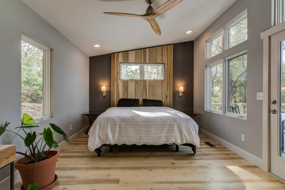 Small Sibling Retreat by Evergreen Construct Inc. - Photo 16