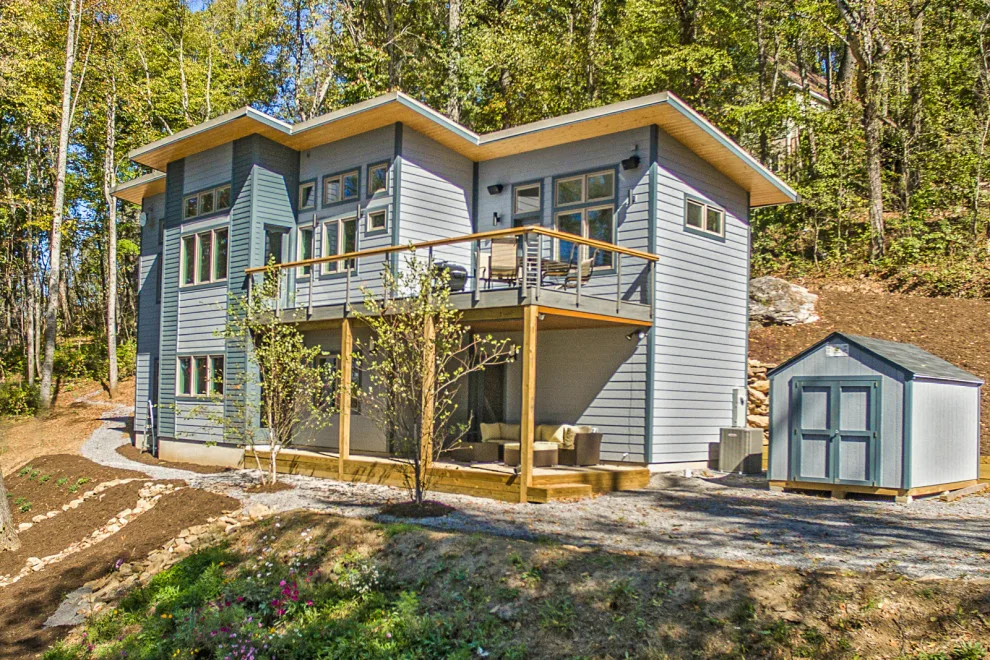 Small Sibling Retreat by Evergreen Construct Inc. - Photo 2