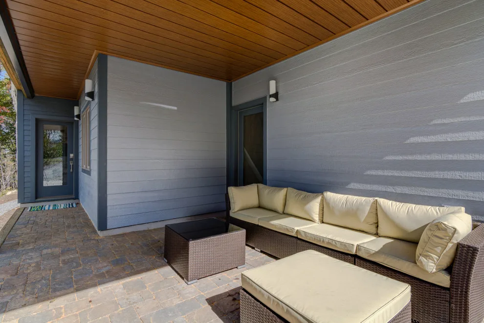 Small Sibling Retreat by Evergreen Construct Inc. - Photo 13