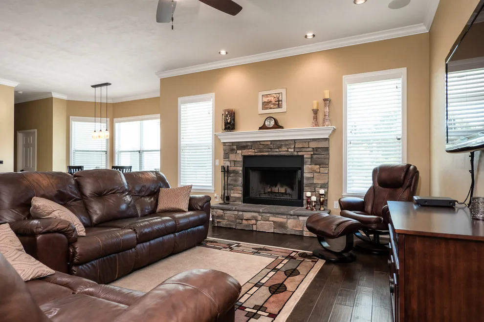 Home Gathering Spaces by Robinson Renovation & Custom Homes, Inc. - Photo 2