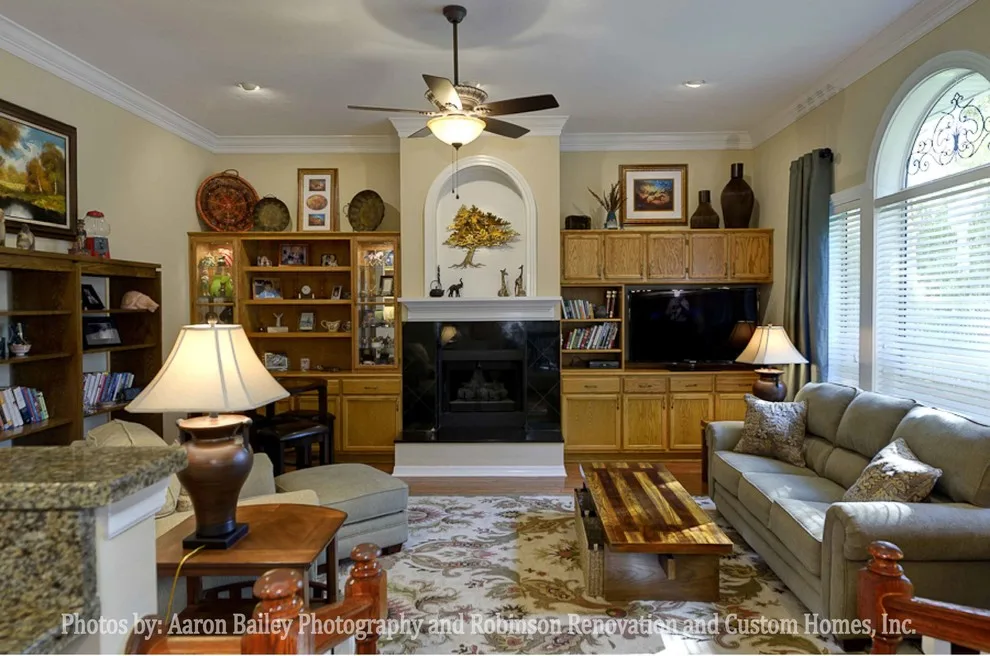 Home Gathering Spaces by Robinson Renovation & Custom Homes, Inc. - Photo 6