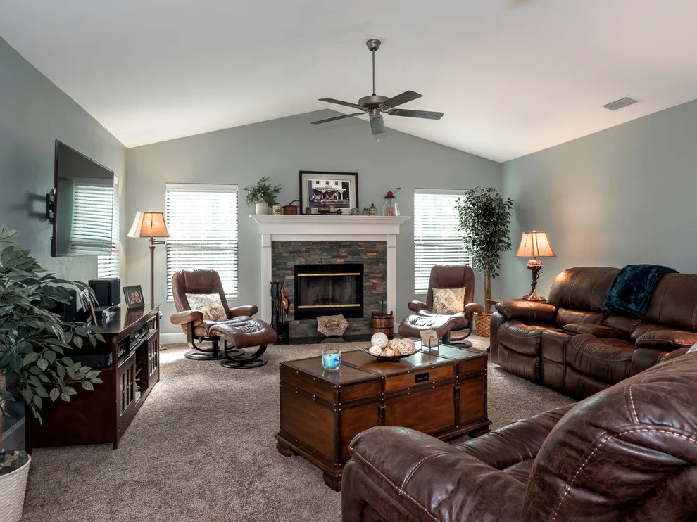 Home Gathering Spaces by Robinson Renovation & Custom Homes, Inc. - Photo 4