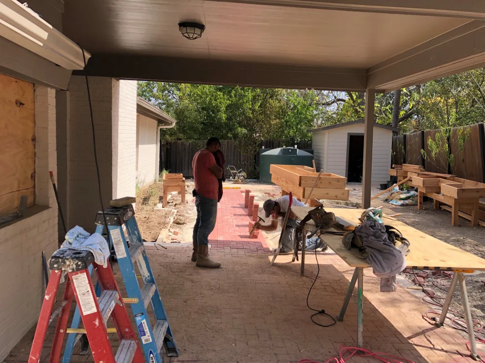 Loyola Lane Enclosed Porch by East Austin Carpenters - Photo 18