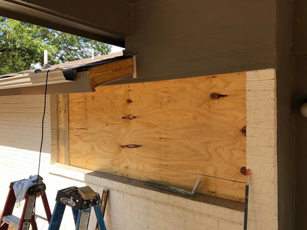 Loyola Lane Enclosed Porch by East Austin Carpenters - Photo 5