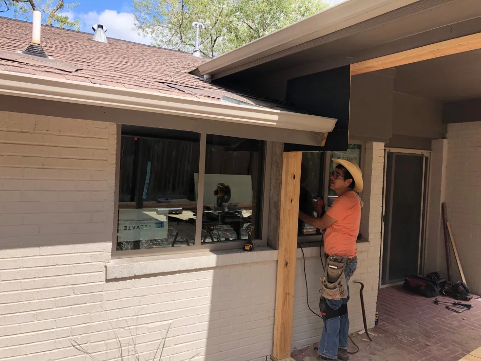Loyola Lane Enclosed Porch by East Austin Carpenters - Photo 7