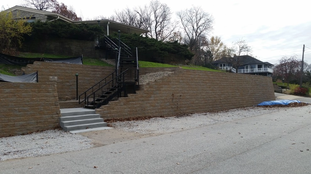 Ogden Dunes Retaining Wall by Goetz Landscaping - Photo 2