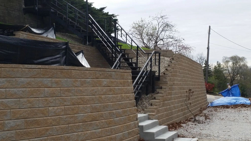 Ogden Dunes Retaining Wall by Goetz Landscaping - Photo 4