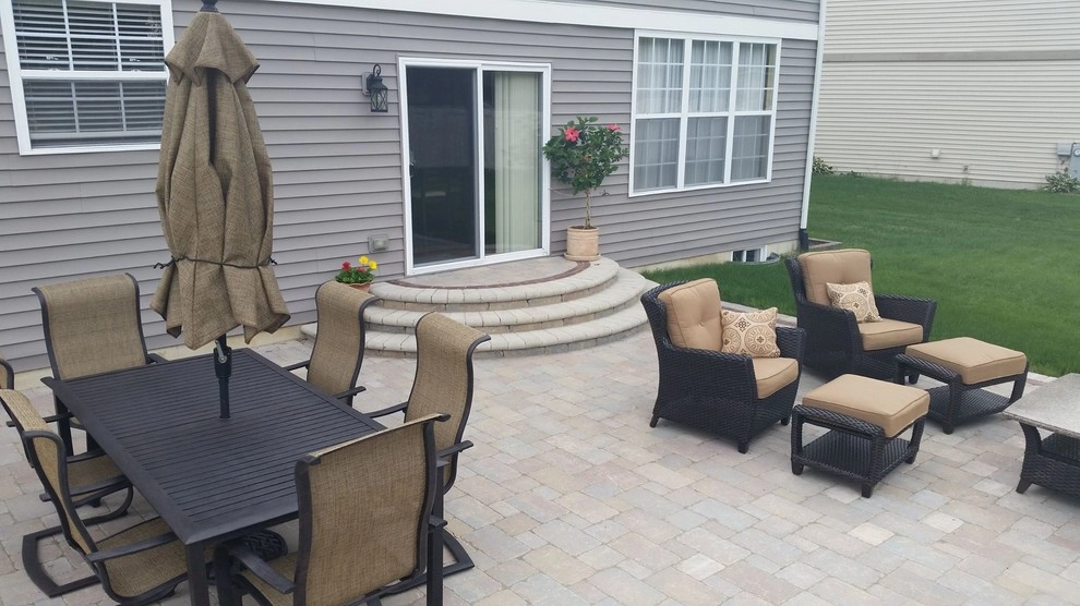Crown Point Patio by Goetz Landscaping - Photo 3