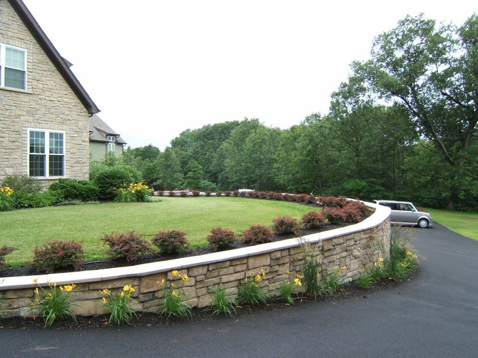 Goetz Landscaping - Photo 2