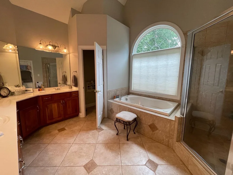 Contemporary rustic bathroom by Melissa Rieser Interiors - Photo 10