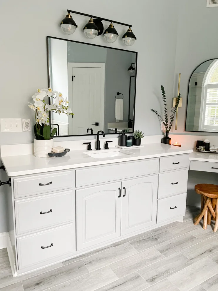 Contemporary rustic bathroom by Melissa Rieser Interiors - Photo 4