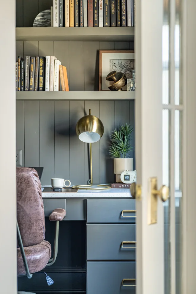 Shadow and Bronze: A Male-Oriented Workspace for Maximum Productivity by Live&Gather Co. - Photo 2