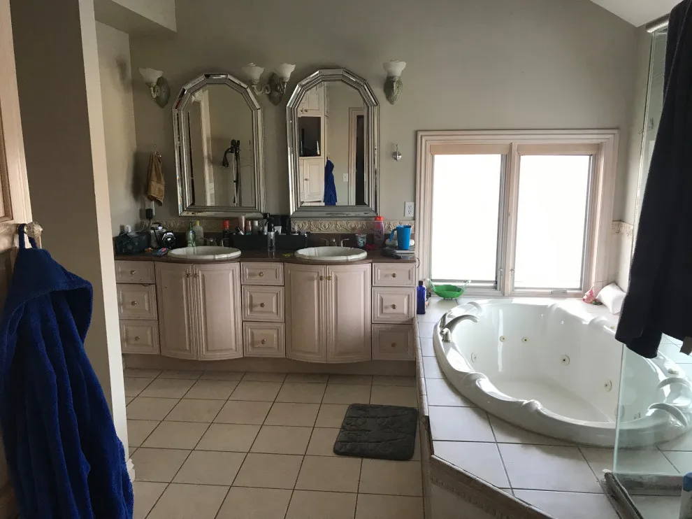 Spacious bathroom renovation by HLC Interior Solutions - Photo 7