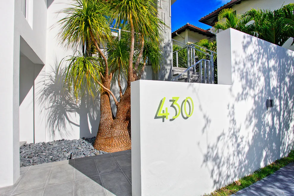 Contemporary townhouse by Vivian Macia Interiors LLC - Photo 2