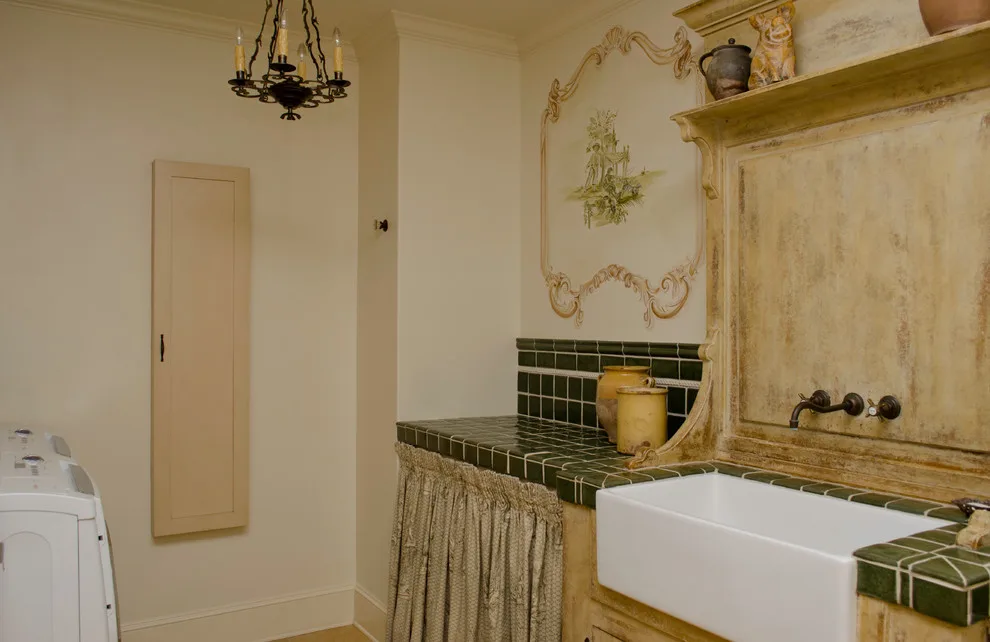 Audrey Curl Interiors - Photo 10