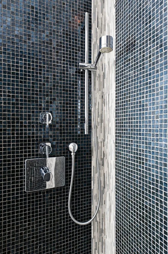 Bachelor Bathroom by Perianth Interior Design - Photo 6