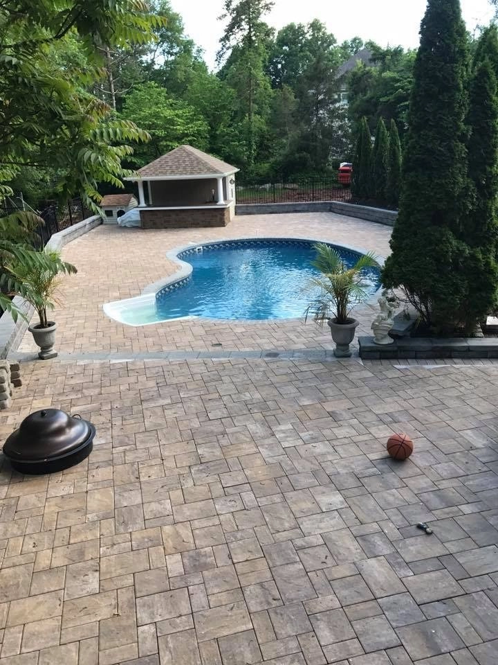 Traditional Lebanon Pool & Landscape by Green Acres Landscaping, Design, Irrigation & Con - Photo 2