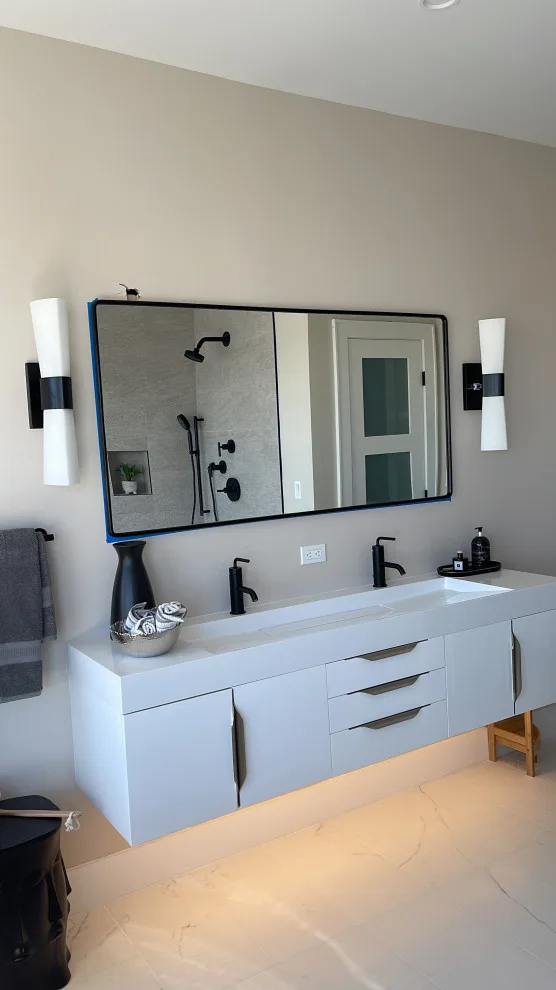 Restroom by Dream Windows & Interiors - Photo 9