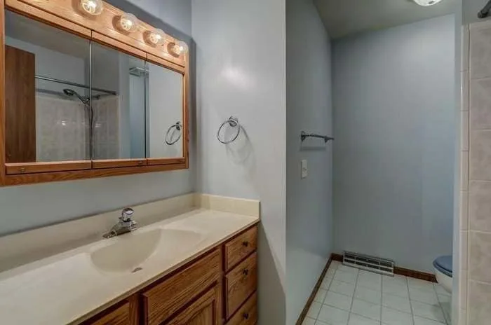 Restroom Designs by Laurie Lundgren COLOR & DESIGN - Photo 3