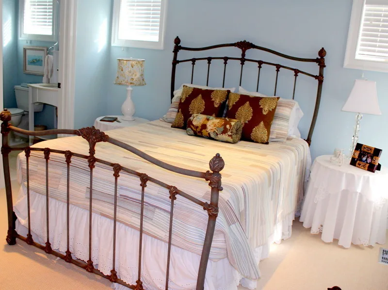 Coastal Retreat Bedrooms by Beach Dwellings - Photo 4